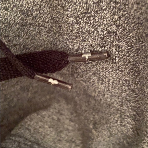 Under Armor pullover, worn in good condition - Picture 5 of 9